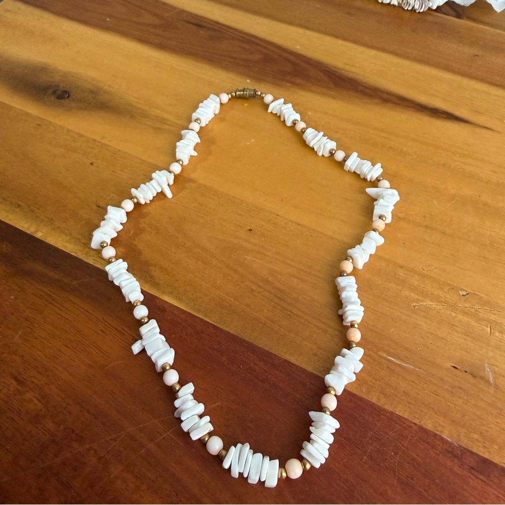 Hawaiian‎ puka shell bead collar necklace